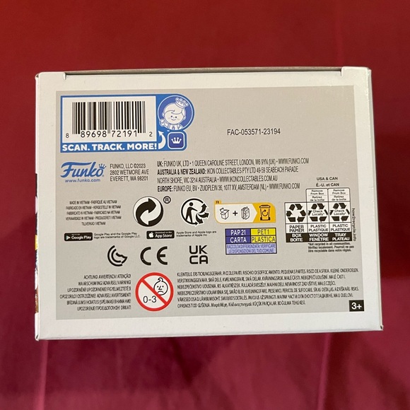 Funko Pop! Marvel Wolverine Bobblehead - Yellow and Blue - Picture 6 of 6